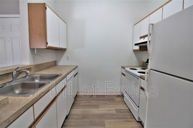 Foto del edificio - 2207 S Stephen Ave