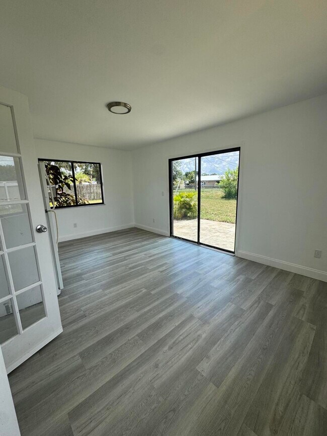 Foto del edificio - 2235 18th Ave SW