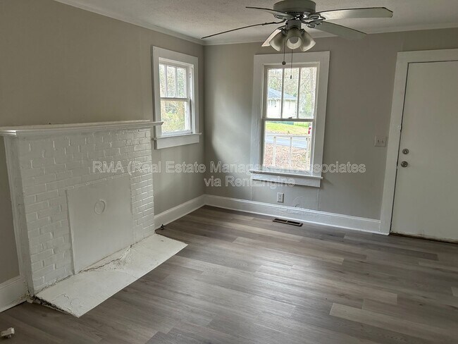 Building Photo - 1223 Pleasant Ave