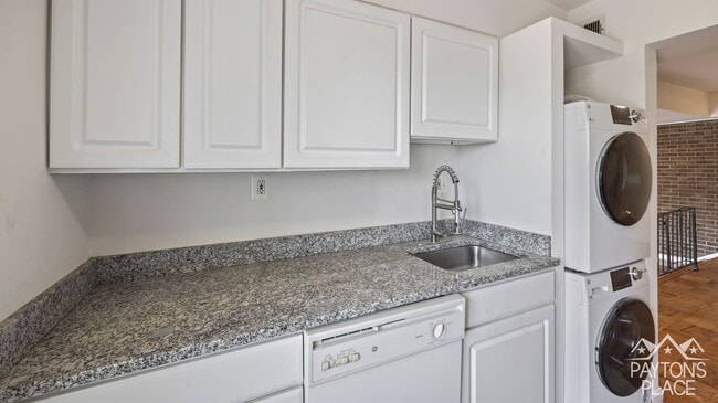 Building Photo - Spacious Condo minutes away from College Park campus