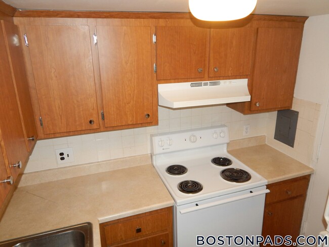 Building Photo - 524 Putnam Ave