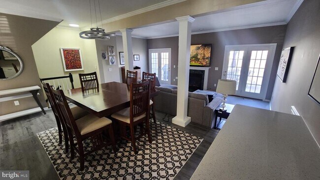 Building Photo - 44000 Kings Arms Square