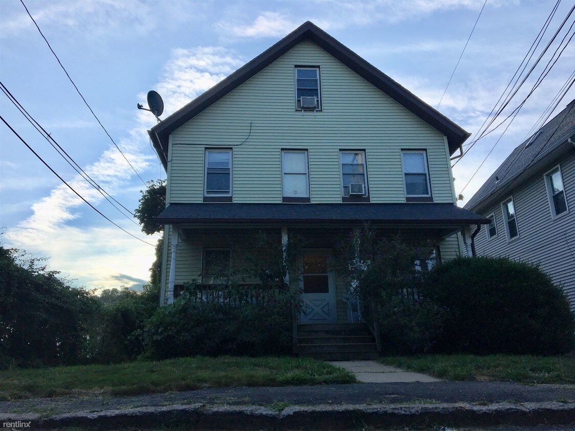 Primary Photo - 2 br, 1 bath Triplex - 6 Putnam Ave