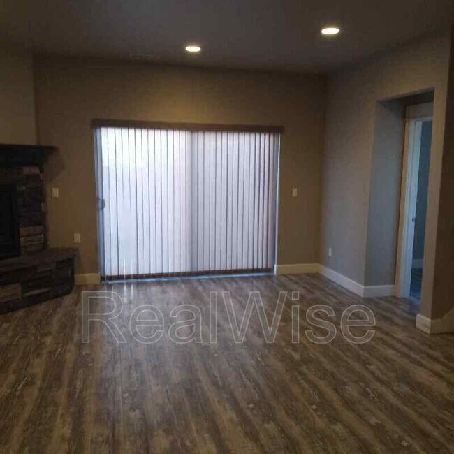 Foto del edificio - 62907 NE Nolan St