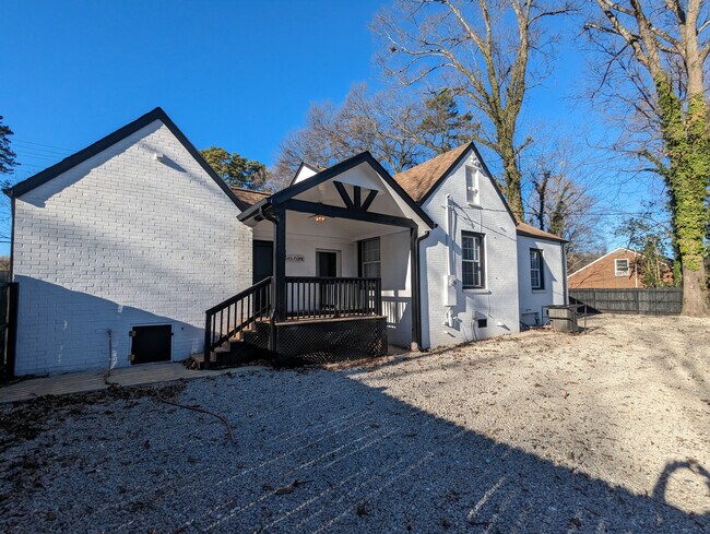 Building Photo - Room in Single Family Home on West Blvd