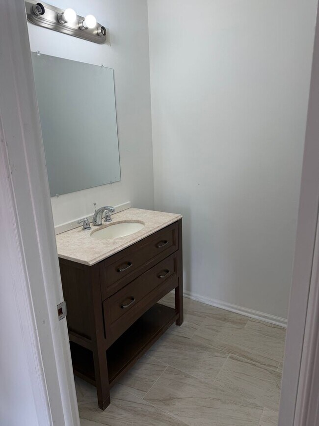 Foto del edificio - Charming 4-Bedroom, 1.5 Baths Home in Prime Absecon Location
