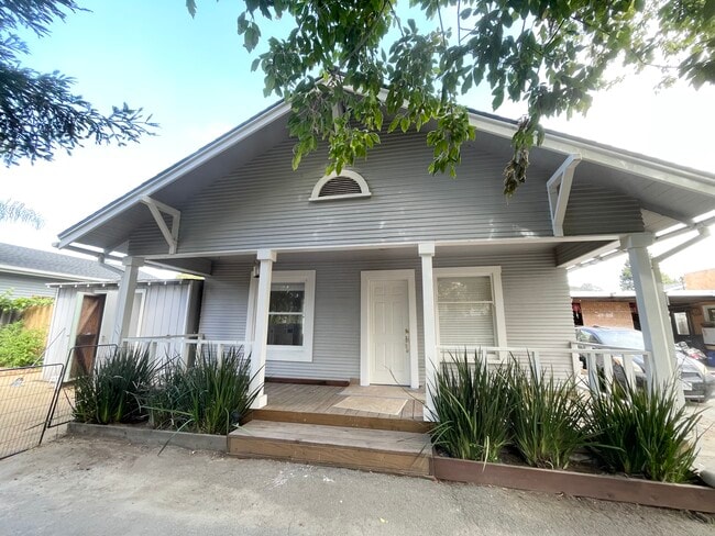 Building Photo - 1803 Harper St