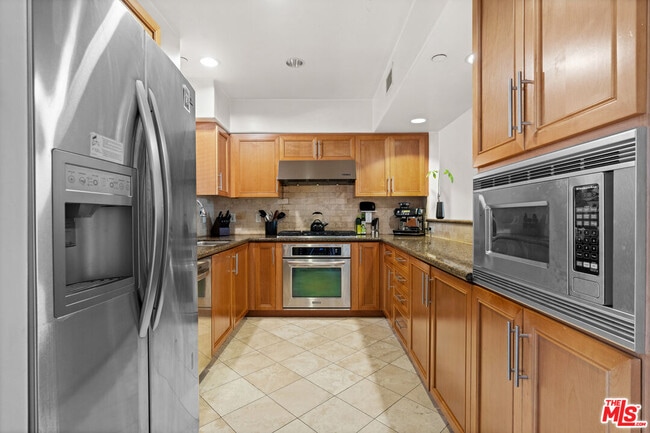 Building Photo - 8238 W Manchester Ave