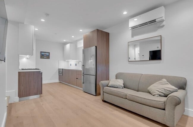 Foto del edificio - 708 E 6th St