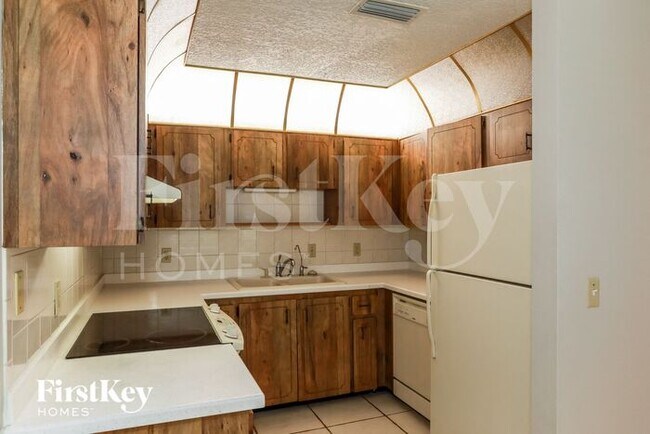 Building Photo - 12122 Cheyenne Trail