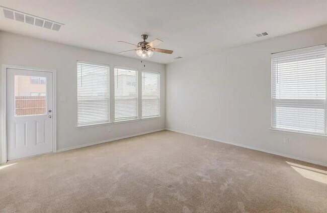 Foto del edificio - 16005 Canberra Trail