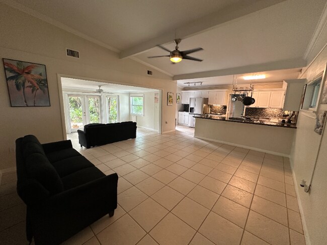 Building Photo - 1648 Maravilla Ave