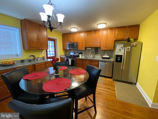 Building Photo - 3219 12th Pl SE