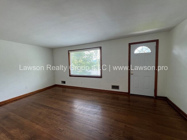 Building Photo - 511 Ruddell Rd