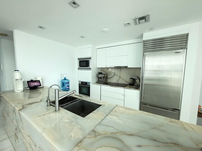 Building Photo - 900 Biscayne Blvd