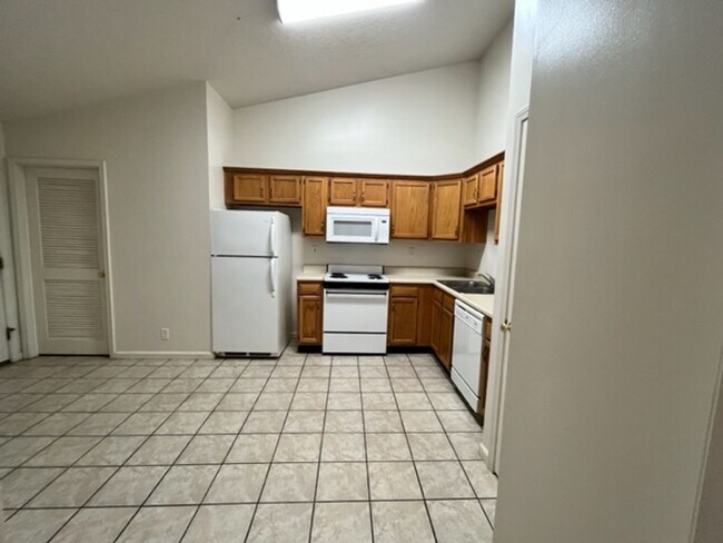 Foto del edificio - 2484 Hopkins Dr