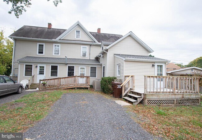 Building Photo - 103 W Main St