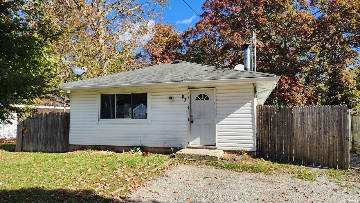 Primary Photo - 87 Flower Rd