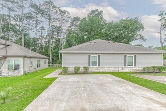 Building Photo - 15627 Sycamore Dr