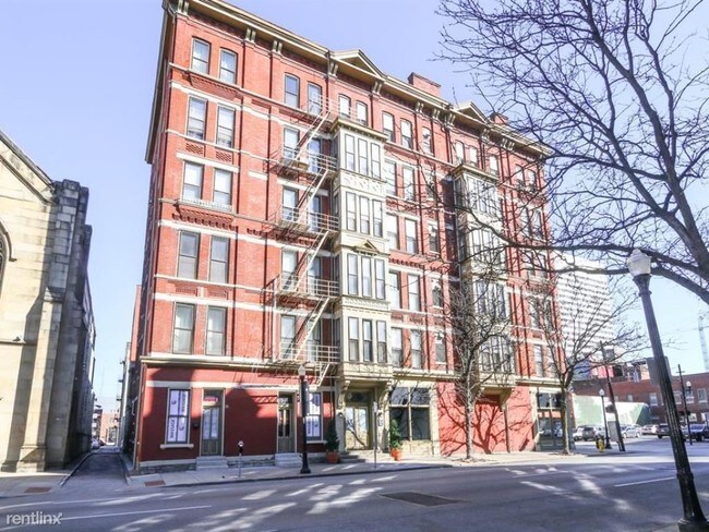 Building Photo - 2 br, 1.5 bath - 104 W 9th St