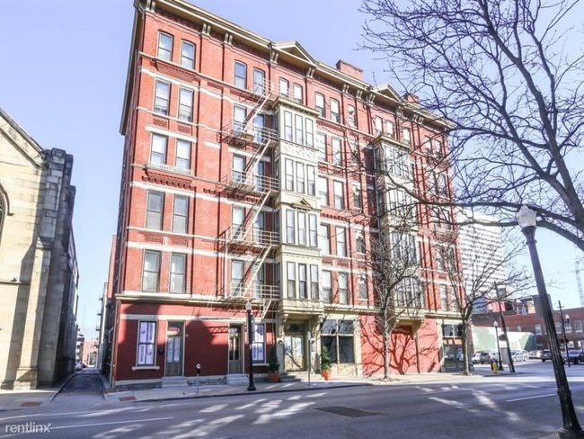 Foto del edificio - 2 br, 1.5 bath - 104 W 9th St