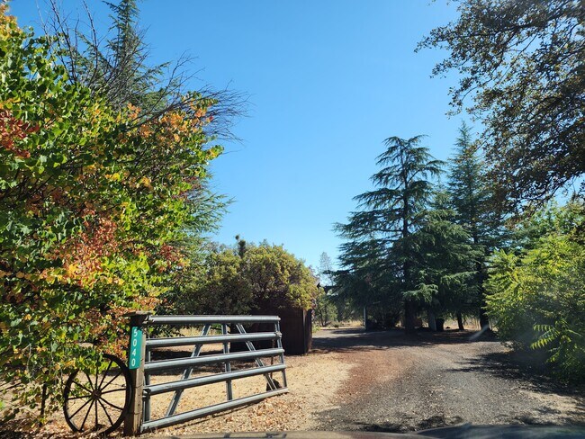 Foto del edificio - 5040 Wilson Hill Rd