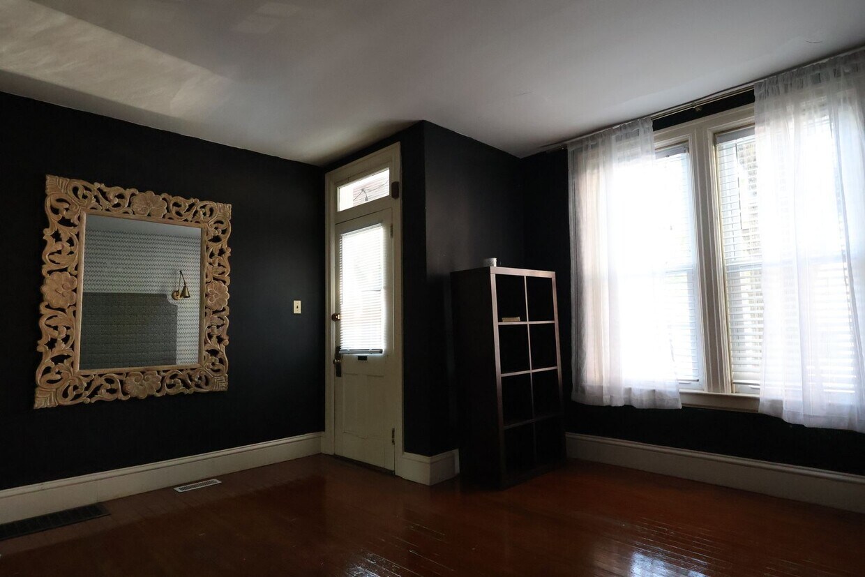Primary Photo - 220 W Chestnut St