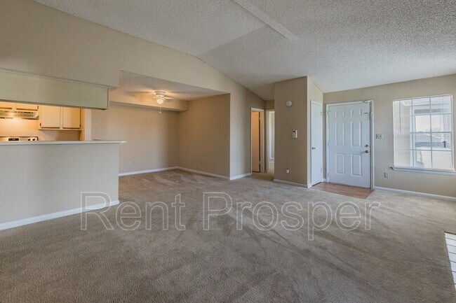 Foto del edificio - 4200 Thornbriar Ln