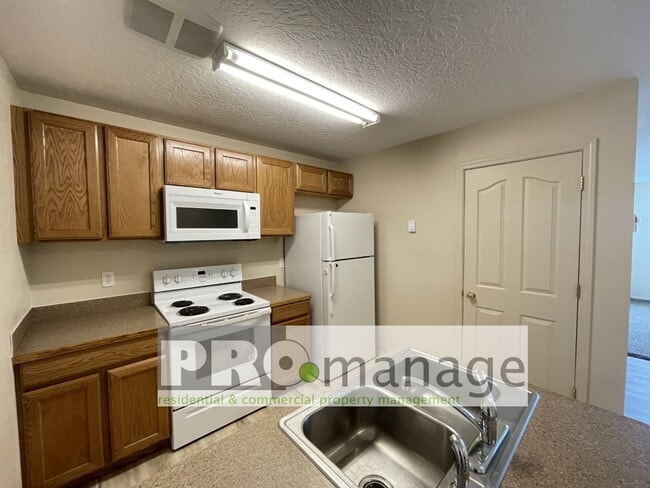 Building Photo - 2592 Prospect Dr