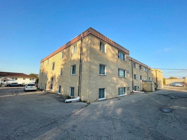 Building Photo - Eastwood Manor