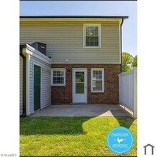 Building Photo - 501 Greenbriar Rd