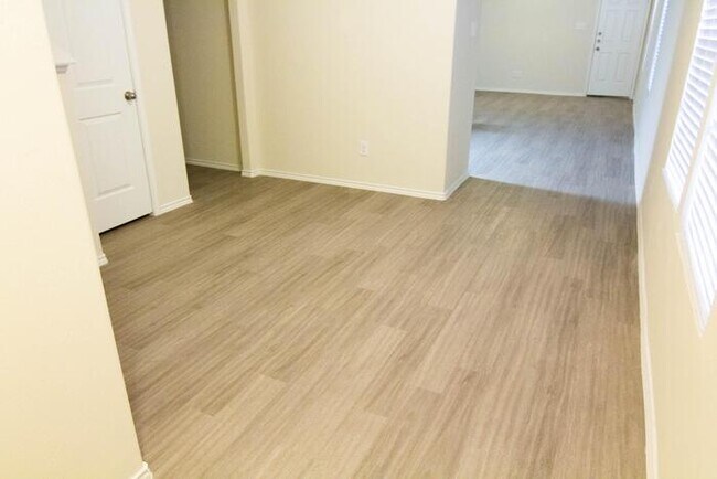 Foto del edificio - Somerset Trails - 9327 Somers Branch, San ...