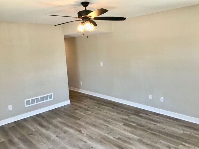 Building Photo - Newer 3 Bedroom / 2.5 Bathroom Home in Blu...