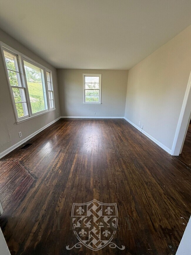 Foto del edificio - 2229 Maplecrest Dr