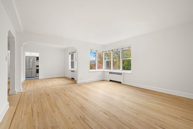 Foto del edificio - 5430 Netherland Ave