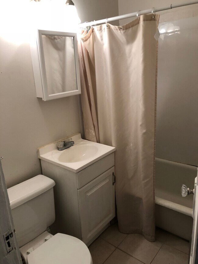 combinación de ducha y bañera - 10000 Lamont Ave