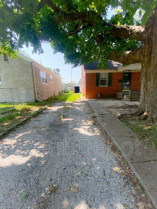 Building Photo - 1039 E Powell Ave