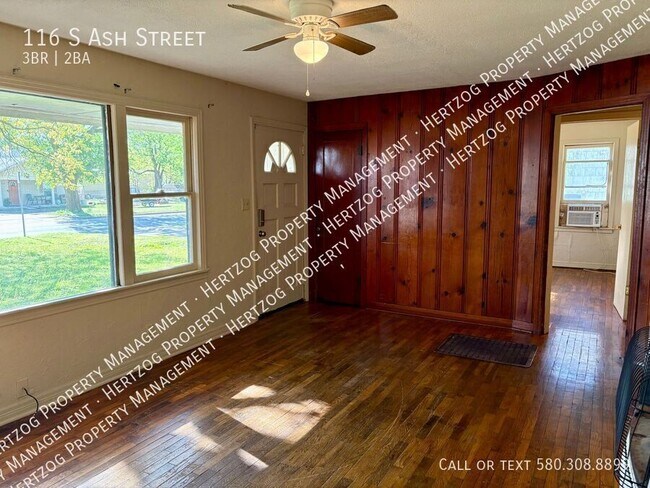 Building Photo - 116 S Ash St