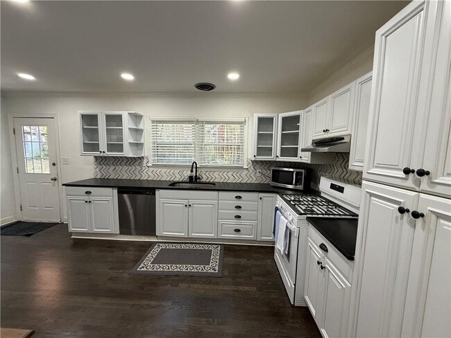 Building Photo - 1140 Goodwin Pl NE