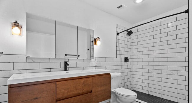 Richard & Conover - Bathroom - Unity Lofts