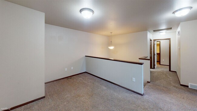 Building Photo - 3 br, 2.5 bath Townhome - Liberty Town Hom...
