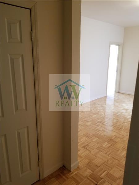 Foto del edificio - 2346 Ryer Ave