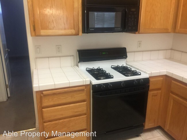 Building Photo - 4 br, 2 bath House - 6000 Lakewood Shore Dr.