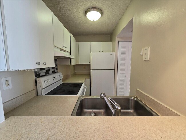 Foto del edificio - 8185 NW 7th St