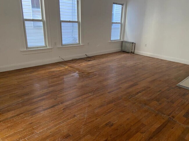 Foto del edificio - 84-07-8490 90th St