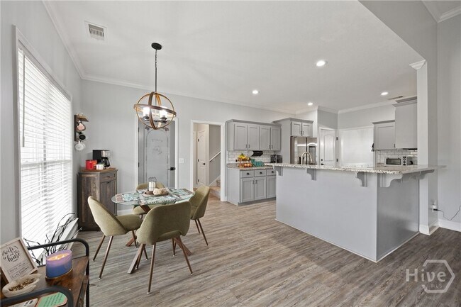 Foto del edificio - 440 Rivercrest Dr