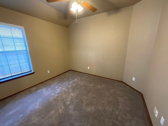 Building Photo - 1709 La Cruz Ave