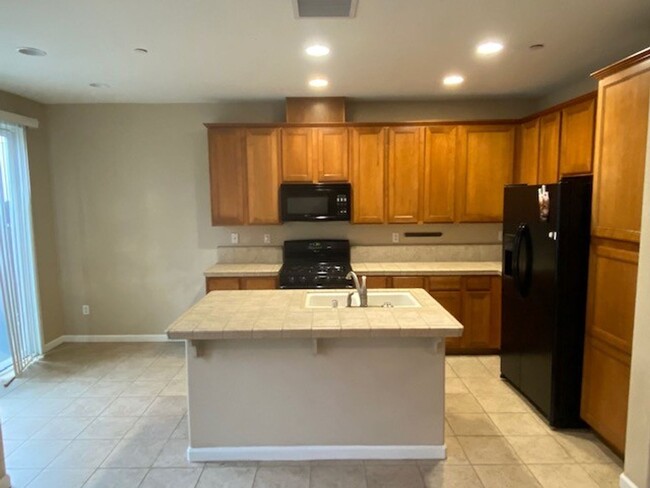 Foto del edificio - Condo with access to clubhouse and interne...