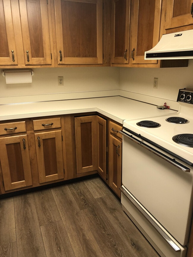 Building Photo - 1620 Camellia Dr