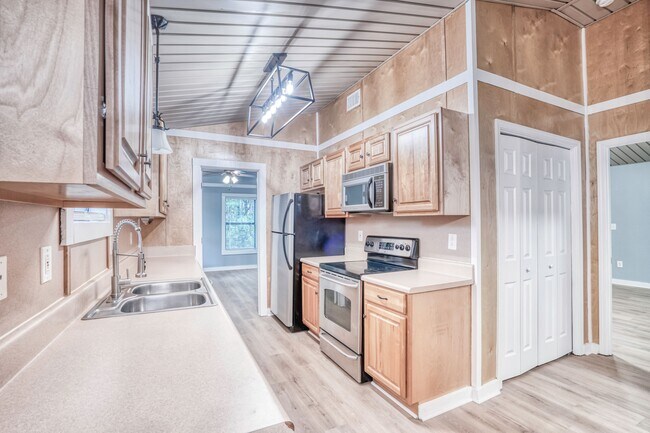 Foto del edificio - 37 Caswell Branch Rd